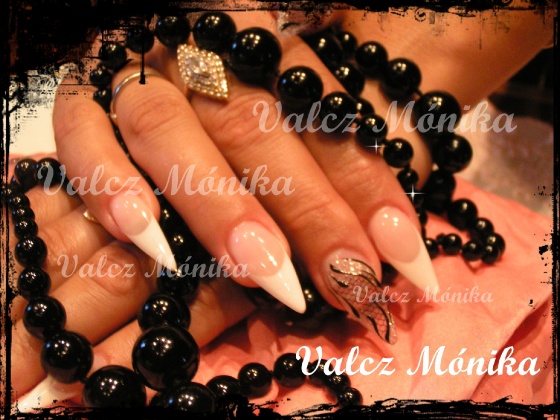 VALCZ MÓNIKA - Stiletto francia - 2010-09-03 01:56